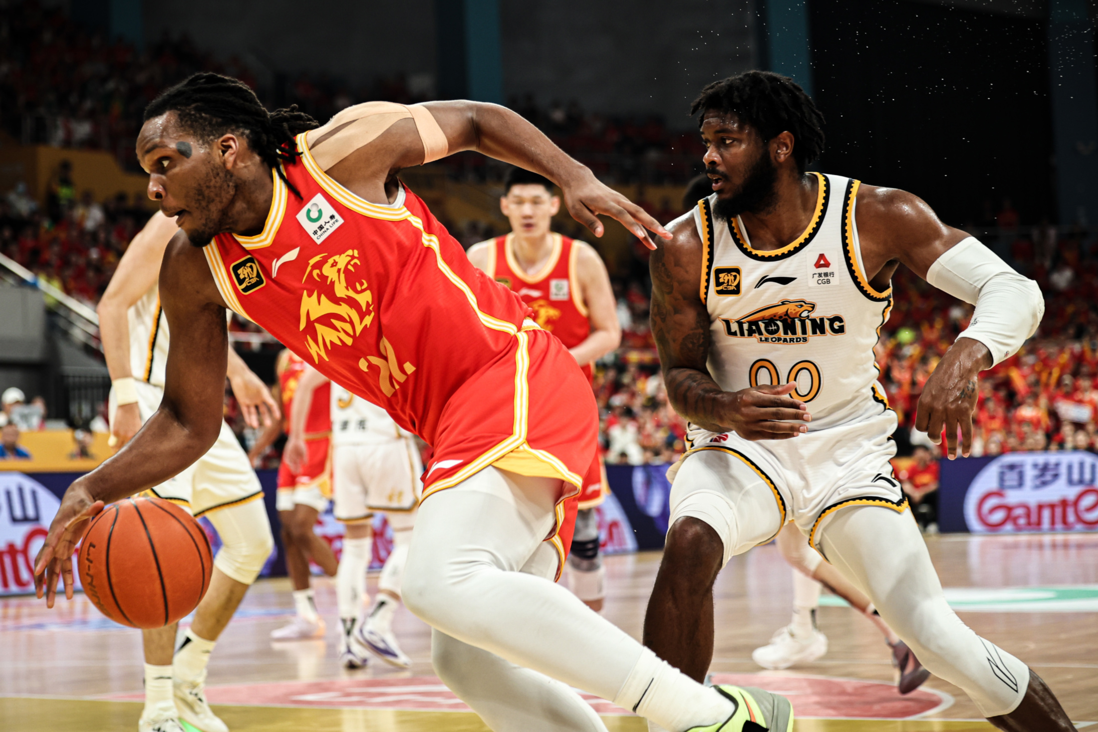 关于布鲁克林篮网训练开放日，国际比赛日内部沟通引欢呼，CBA季后赛在即，球队文化再被提及的信息